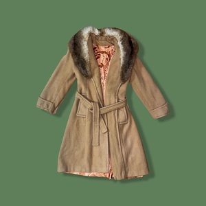 vintage tan coat with fur collar (size xs)